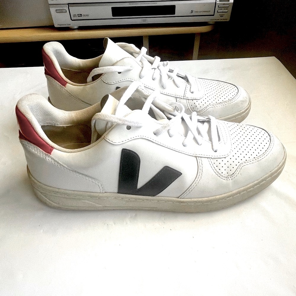 Veja White men Sneakers with Black Logo